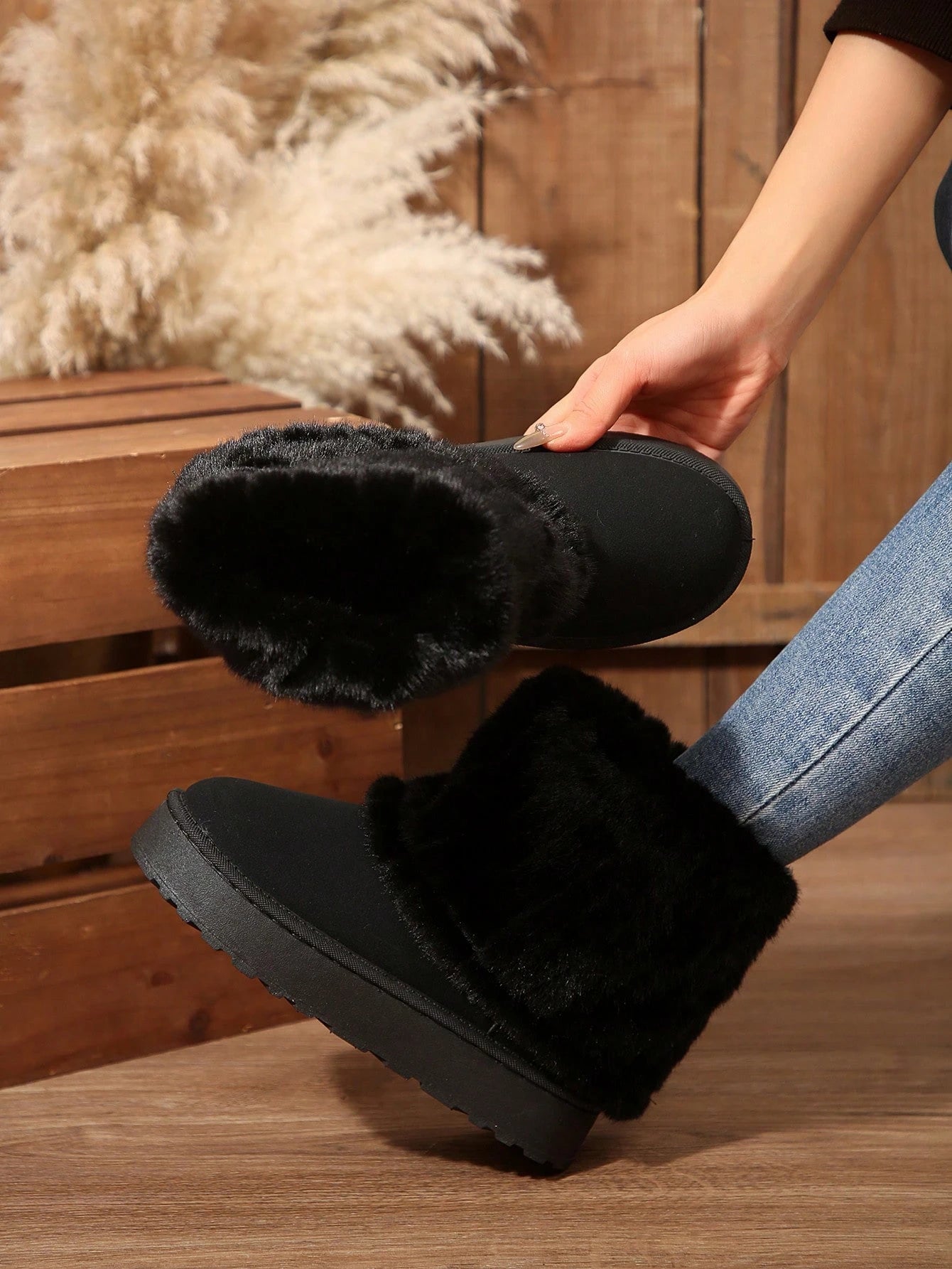 Cozy black Jumpstudios-BTG winter warm boots for women with soft lining and stylish design