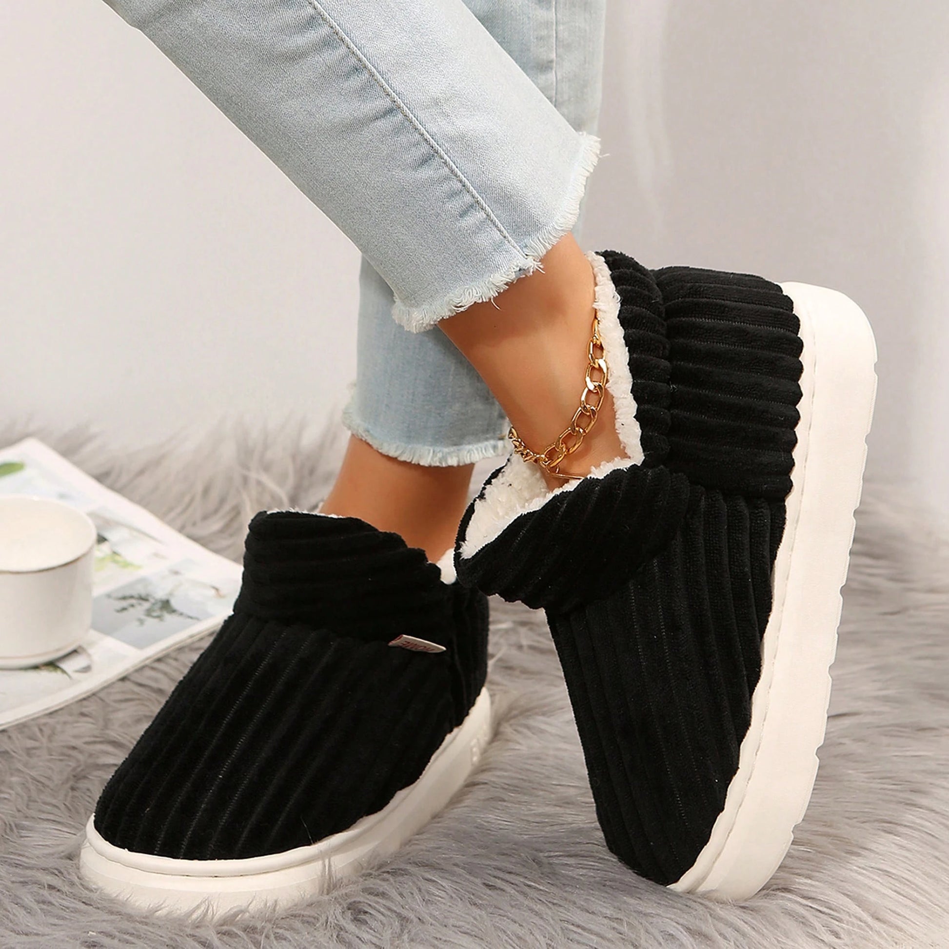 Cozy indoor house slippers from Jumpstudios-BTG in black with soft lining for comfort and warmth