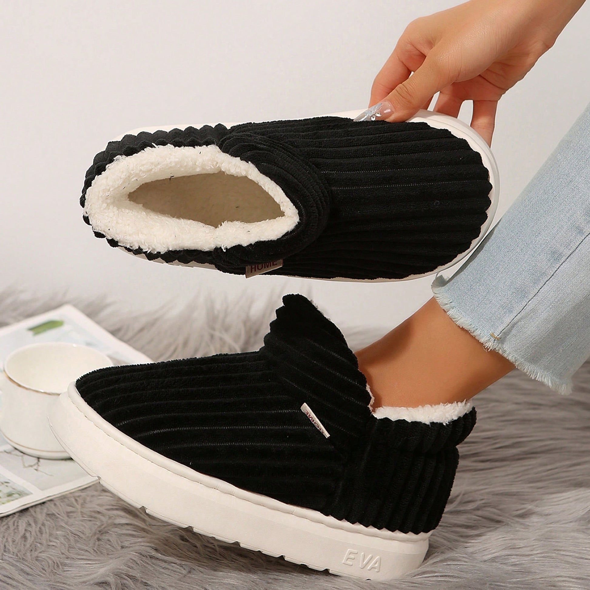 Jumpstudios-BTG cozy indoor house slippers in black with soft lining for ultimate comfort