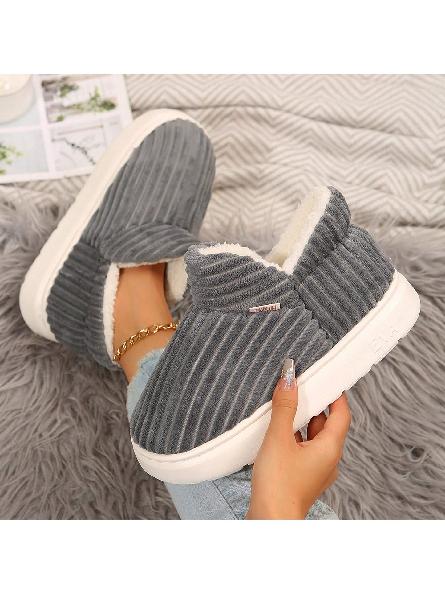 Jumpstudios-BTG cozy indoor house slippers in gray with soft lining for comfort and warmth