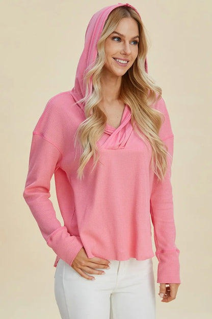 Trendsi dropped shoulder high-low hoodie in pink with a stylish relaxed fit for casual wear