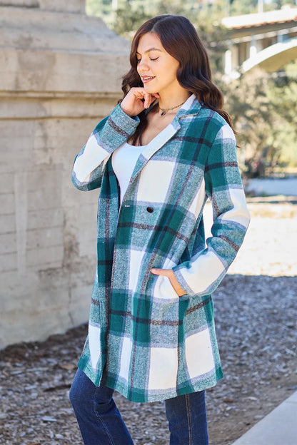 Trendy full size lapel collar coat in plaid pattern with front pockets for stylish warmth