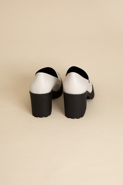 Shophouse Northwest KINDER Loafer shoes white leather loafers with chunky black block heels rear view on beige background